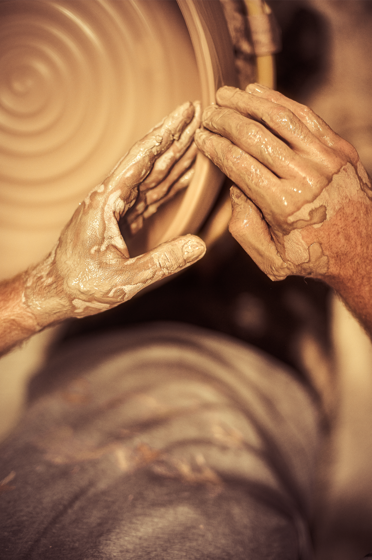Pottery serving bowl